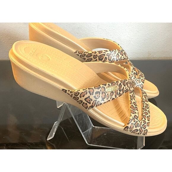 Crocs Women's Size 10Patricia Wedge Cheetah Sandals Slip-on Comfort Slip On - Picture 3 of 8